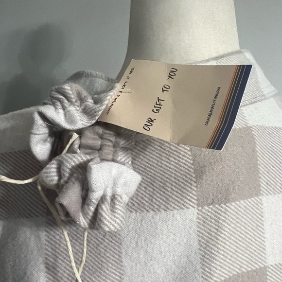 NWT-Casacabana, Women’s Flannel with Matching Hair Tie - Picture 5 of 6